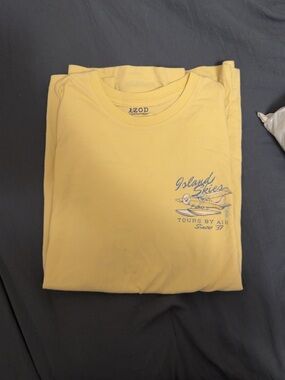 Izod Men’s Yellow Short Sleeve Graphic Crew Tee